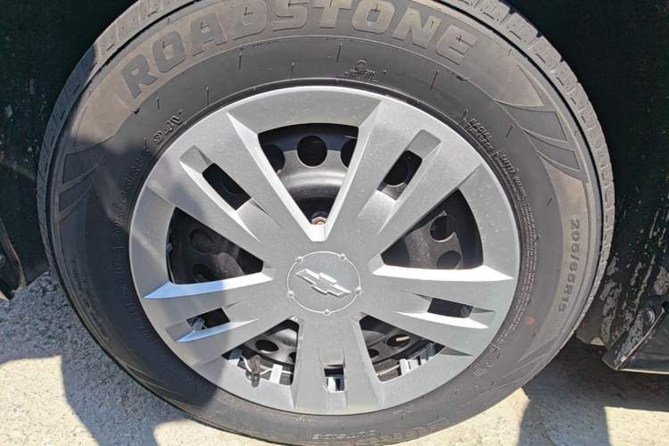 Used Chevrolet Cruze 2015 1.5L Classic SL MT Left Front Wheel Hub