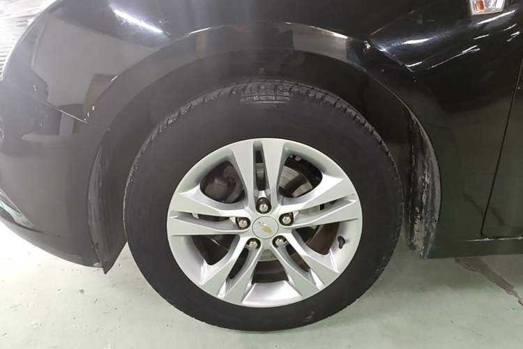 Used Chevrolet Cruze 2015 1.5L Classic SE AT Left Front Wheel Hub