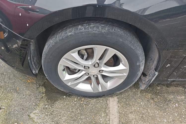 Used Chevrolet Cruze 2015 1.5L Classic SE MT Left Front Wheel Hub