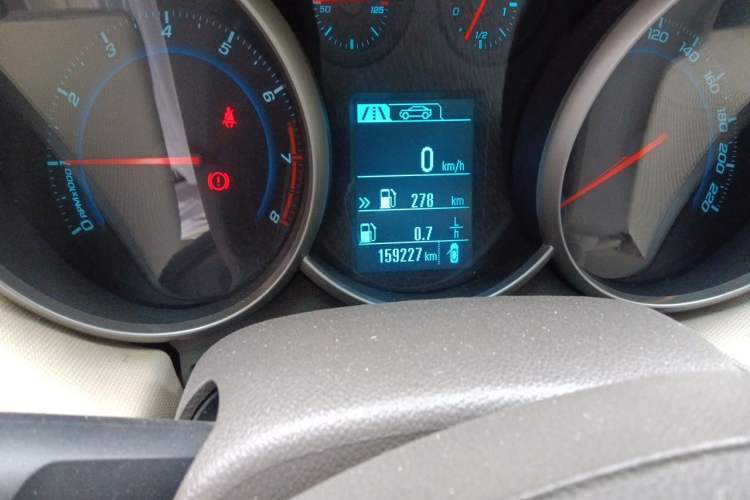 Used Chevrolet Cruze 2015 1.5L Classic SE MT Odometer Close Up