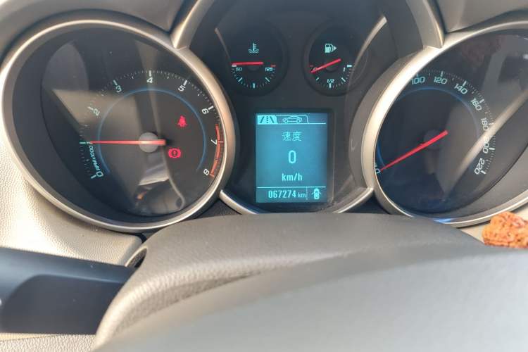 Used Chevrolet Cruze 2015 1.5L Classic SL MT Odometer Close Up