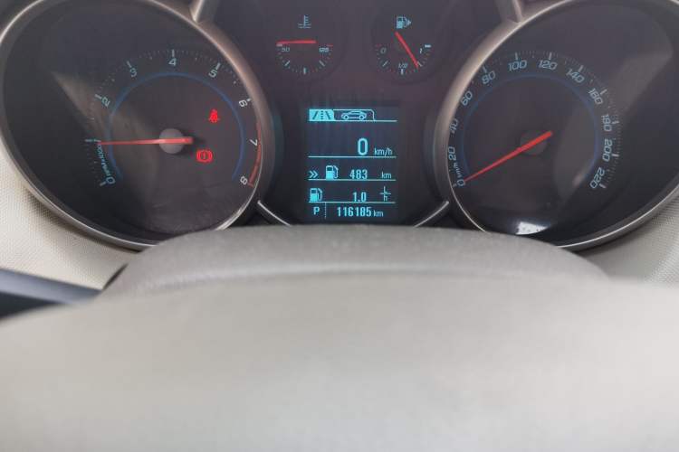 Used Chevrolet Cruze 2015 1.5L Classic SE AT Odometer Close Up