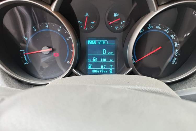 Used Chevrolet Cruze 2015 1.5L Classic SE MT Odometer Close Up