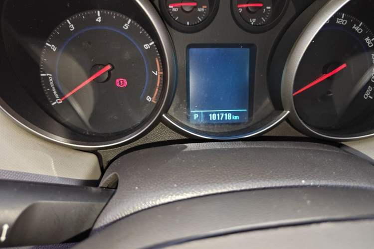 Used Chevrolet Cruze 2015 1.5L Classic SE AT Odometer Close Up