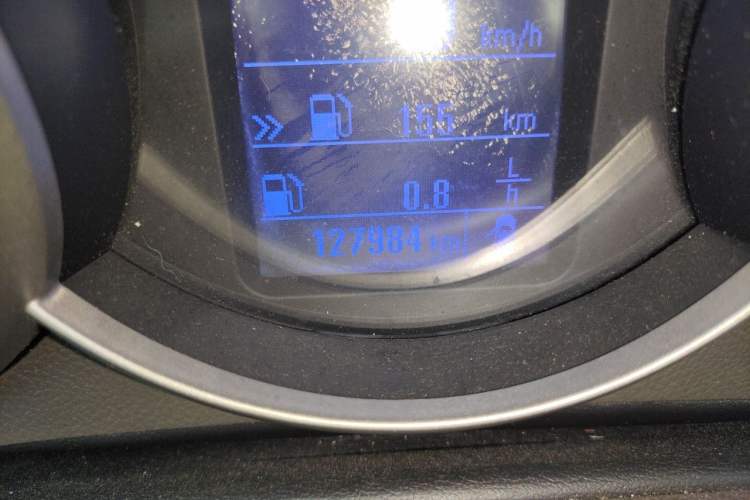 Used Chevrolet Cruze 2015 1.5L Classic SE MT Odometer Close Up
