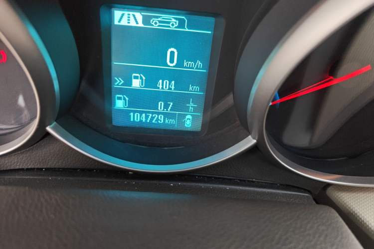 Used Chevrolet Cruze 2015 1.5L Classic SE MT Odometer Close Up