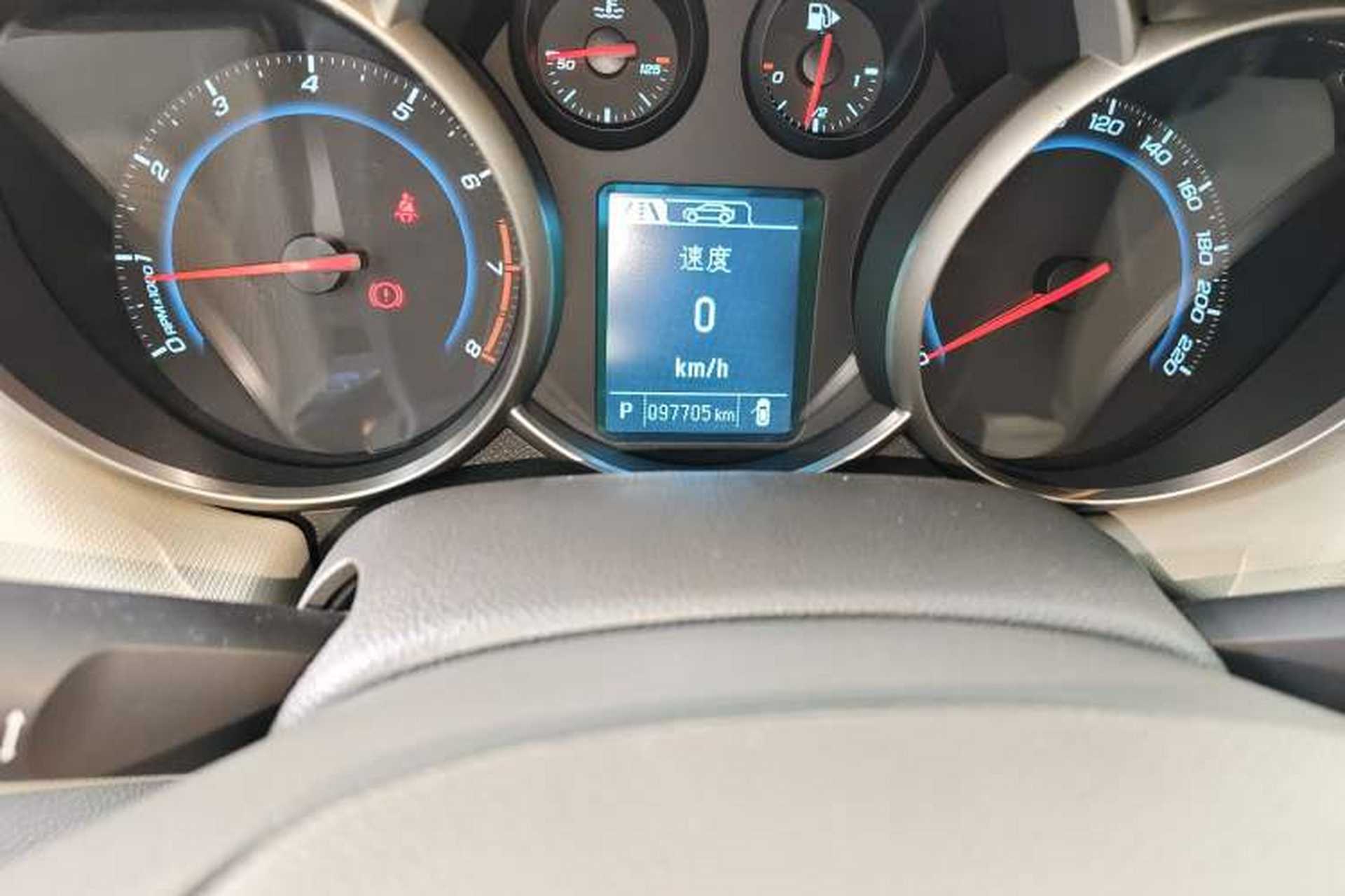 Used Chevrolet Cruze 2015 1.5L Classic SE AT Odometer Close Up