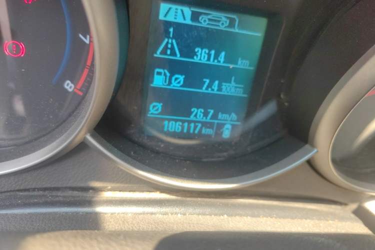 Used Chevrolet Cruze 2015 1.5L Classic SE MT Odometer Close Up