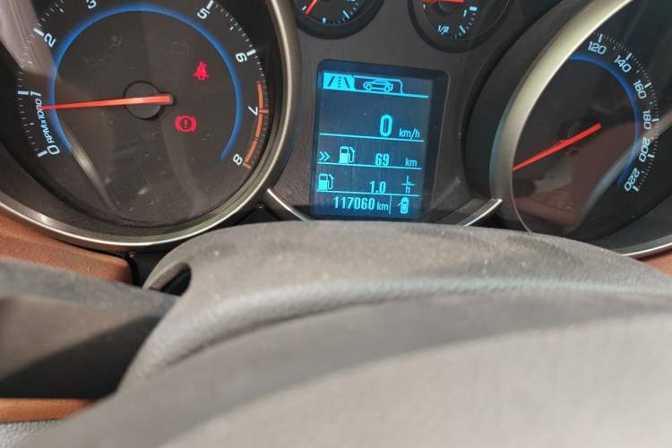 Used Chevrolet Cruze 2015 1.5L Classic SE MT Odometer Close Up
