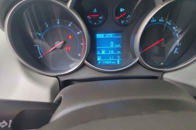 Used Chevrolet Cruze 2015 1.5L Classic SE AT Odometer Close Up