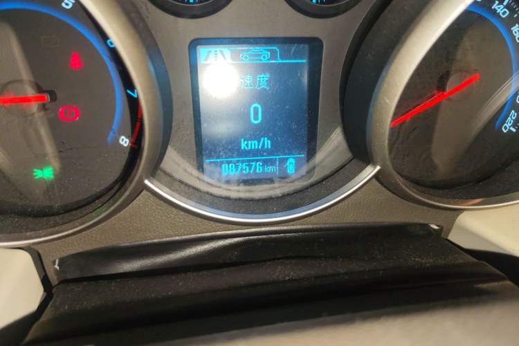 Used Chevrolet Cruze 2015 1.5L Classic SE MT Odometer Close Up