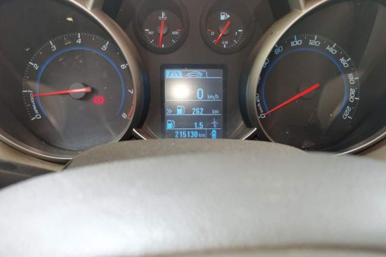 Used Chevrolet Cruze 2015 1.5L Classic SL MT Odometer Close Up