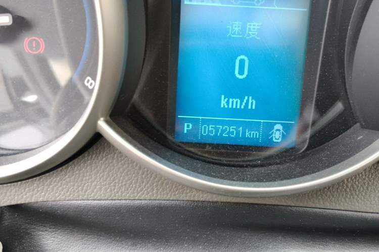 Used Chevrolet Cruze 2015 1.5L Classic SE AT Odometer Close Up