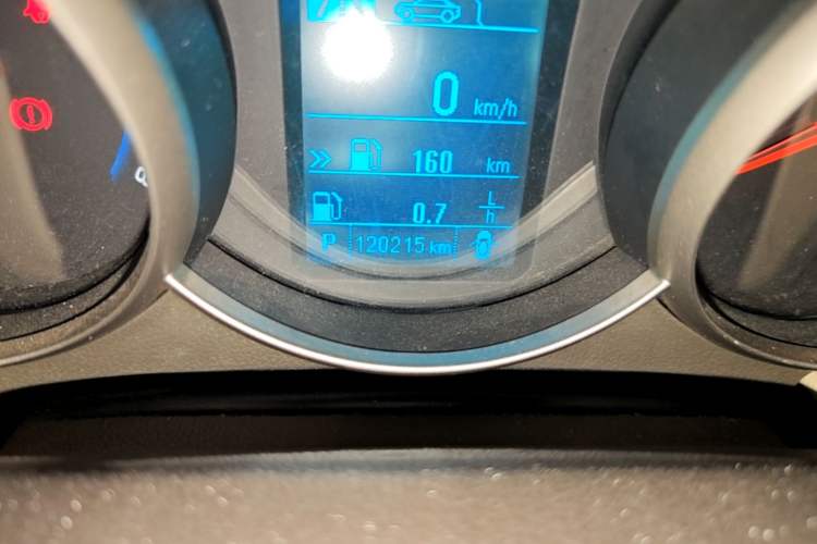 Used Chevrolet Cruze 2015 1.5L Classic SE AT Odometer Close Up