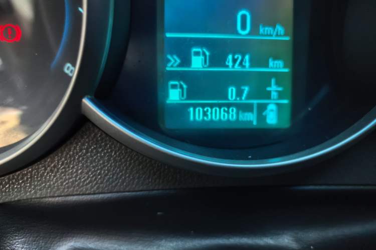 Used Chevrolet Cruze 2015 1.5L Classic SL MT Odometer Close Up