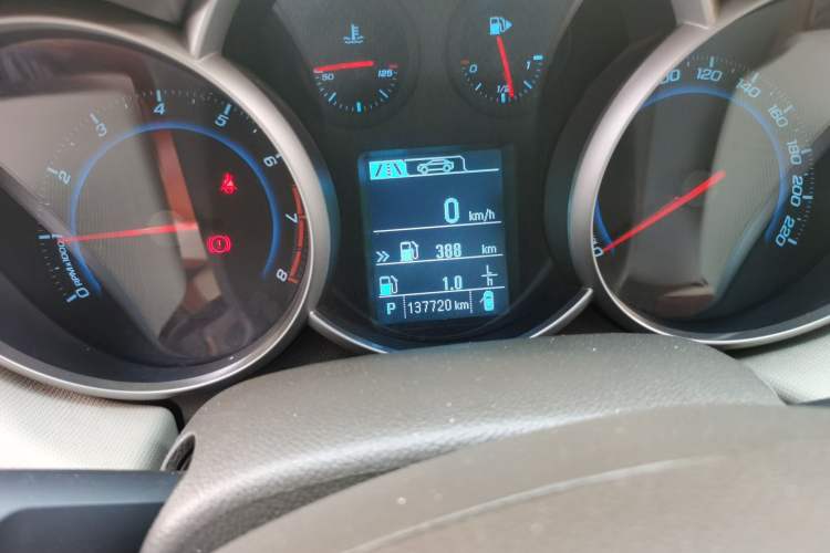 Used Chevrolet Cruze 2015 1.5L Classic SE AT Odometer Close Up