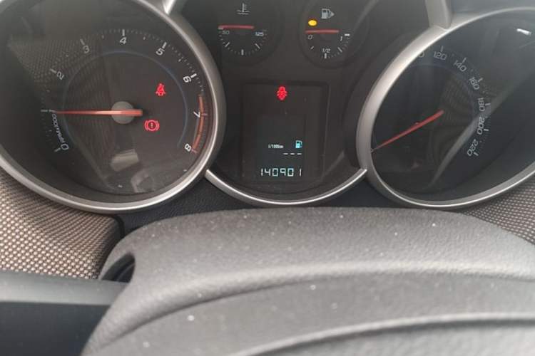 Used Chevrolet Cruze 2015 Hatchback 1.6L Manual Comfort Edition Odometer Close Up