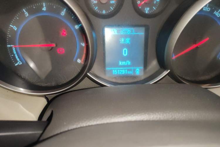 Used Chevrolet Cruze 2015 1.5L Classic SE MT Odometer Close Up