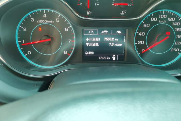 Used Chevrolet Cruze 2015 1.5L Manual Elite Edition Odometer Close Up