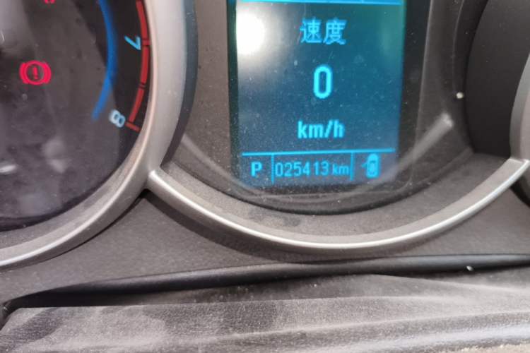 Used Chevrolet Cruze 2015 1.5L Classic SE AT Odometer Close Up