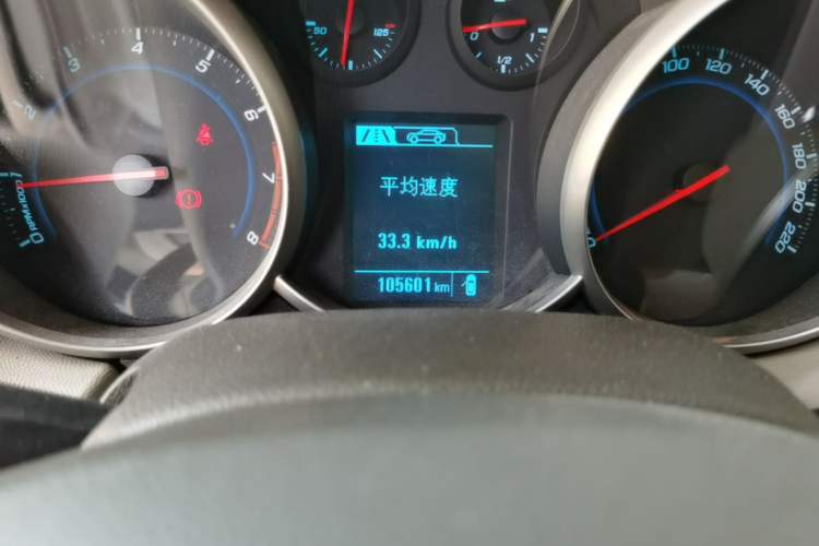Used Chevrolet Cruze 2015 1.5L Classic SL MT Odometer Close Up