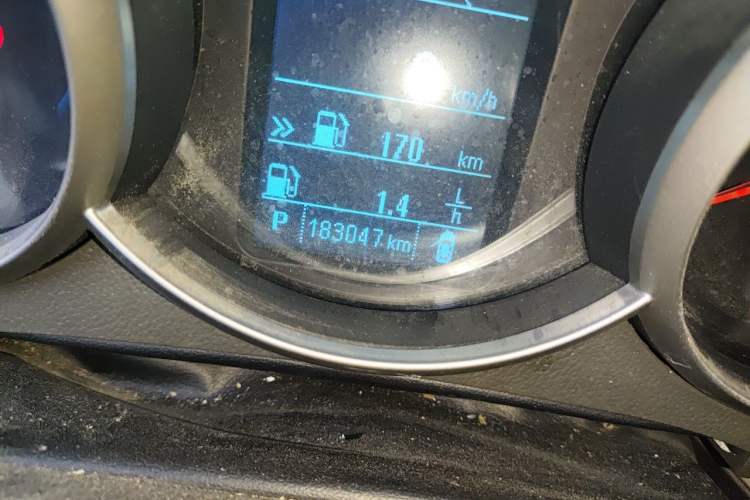 Used Chevrolet Cruze 2015 1.5L Classic SE AT Odometer Close Up