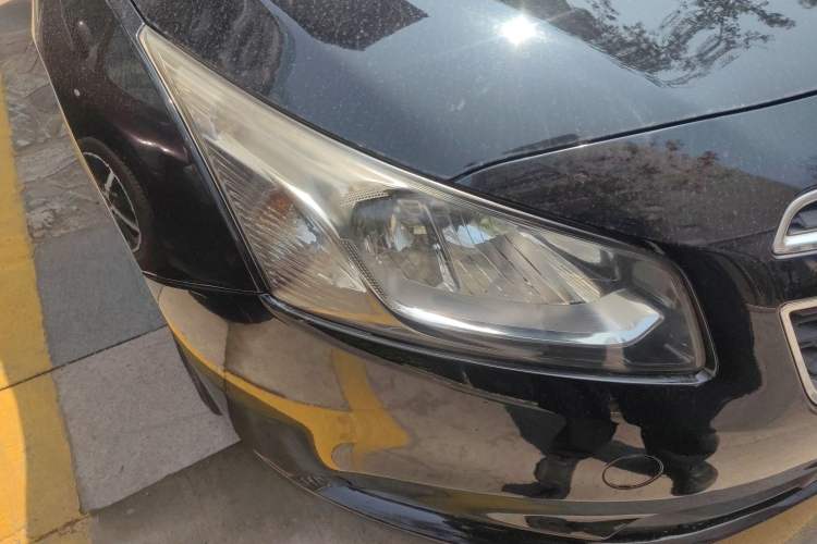 Used Chevrolet Cruze 2015 1.5L Classic SE MT Right Front Headlight