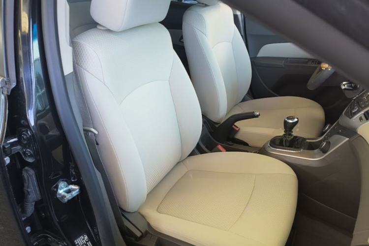 Used Chevrolet Cruze 2015 1.5L Classic SL MT Right Front Seat
