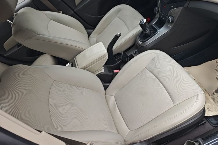 Used Chevrolet Cruze 2015 1.5L Classic SE MT Right Front Seat