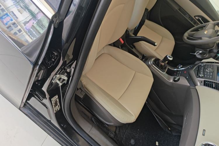 Used Chevrolet Cruze 2015 1.5L Classic SE MT Right Front Seat