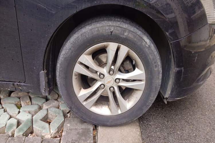 Used Chevrolet Cruze 2015 1.5L Classic SE MT Right Front Wheel Hub
