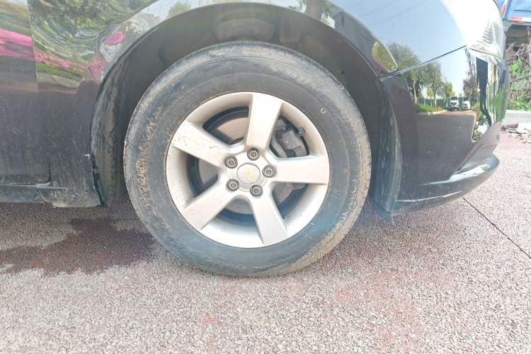 Used Chevrolet Cruze 2015 1.5L Classic SL MT Right Front Wheel Hub