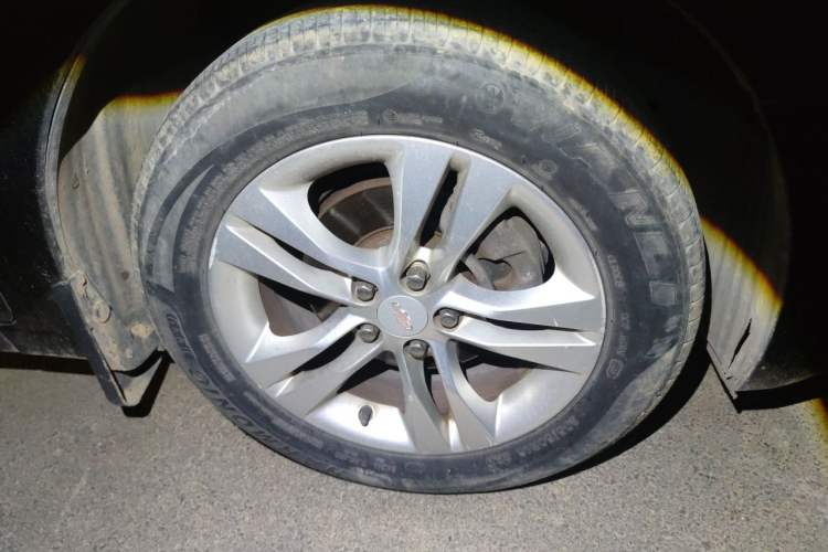 Used Chevrolet Cruze 2015 1.5L Classic SE AT Right Front Wheel Hub