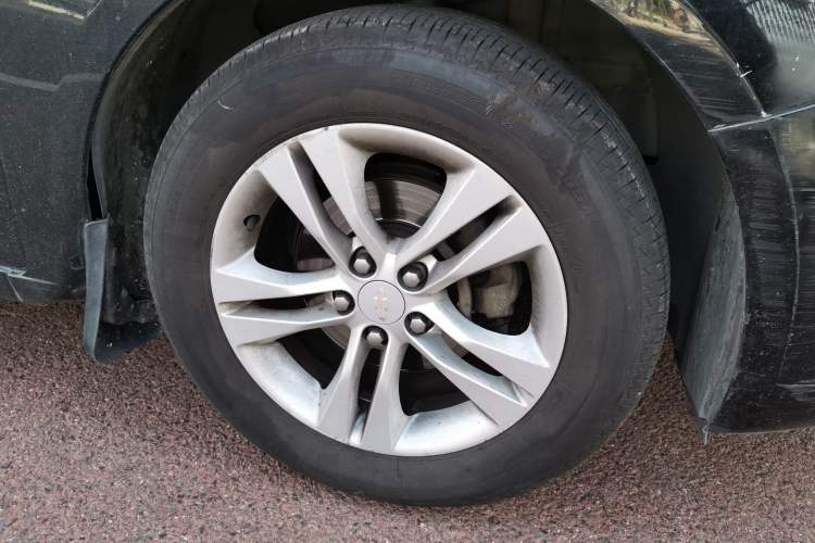 Used Chevrolet Cruze 2015 1.5L Classic SE AT Right Front Wheel Hub