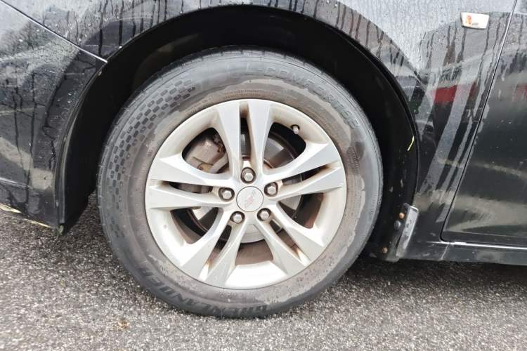 Used Chevrolet Cruze 2015 1.5L Classic SE MT Right Front Wheel Hub