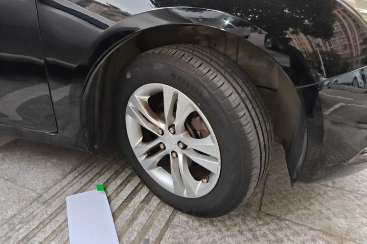 Used Chevrolet Cruze 2015 1.5L Classic SE AT Right Front Wheel Hub
