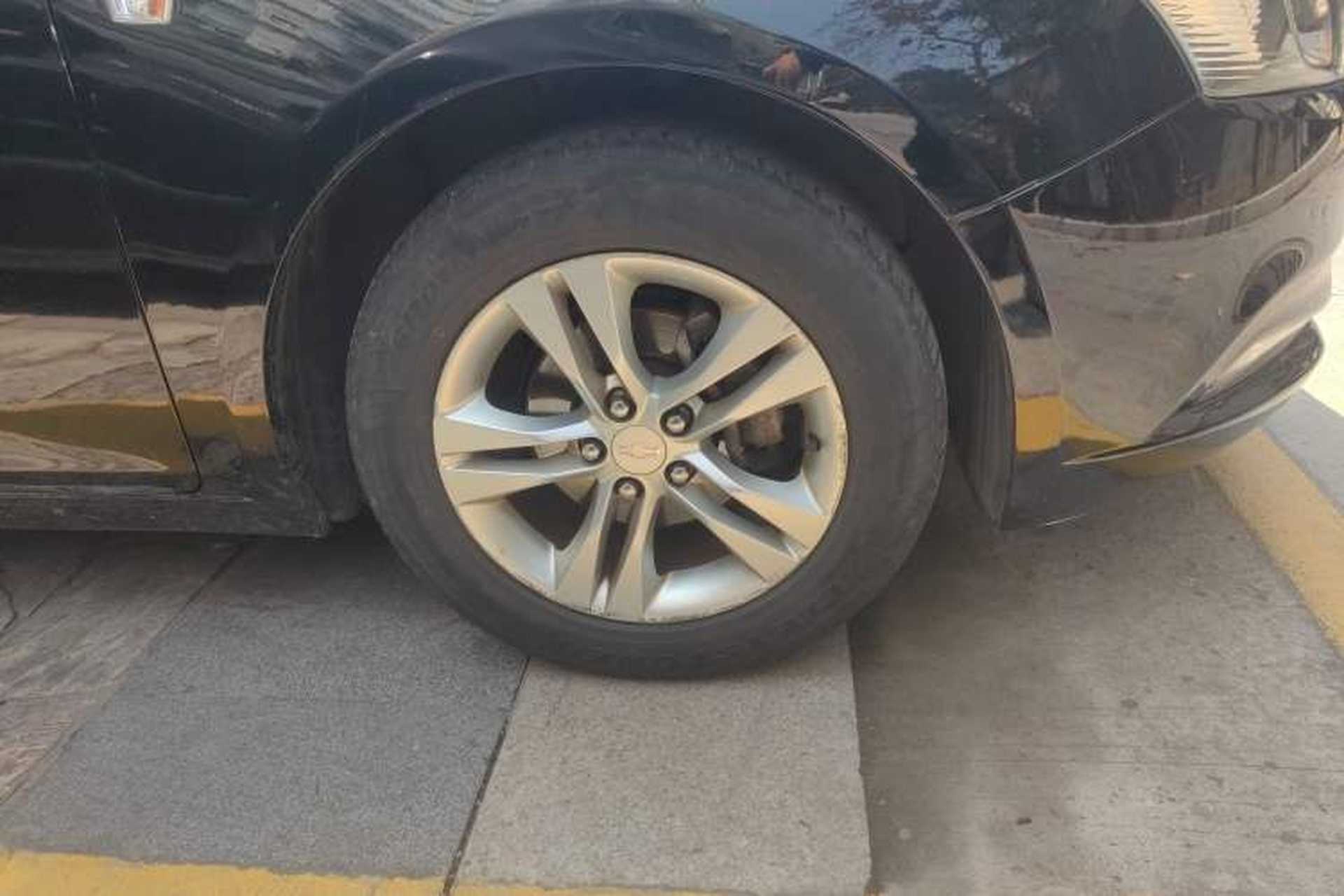 Used Chevrolet Cruze 2015 1.5L Classic SE MT Right Front Wheel Hub