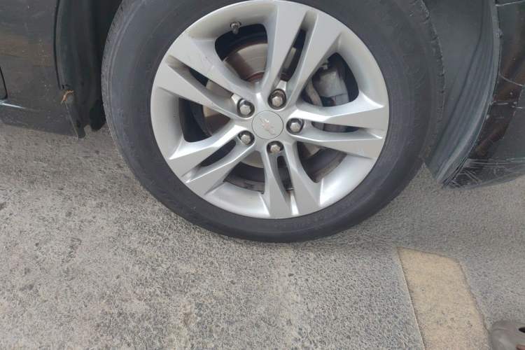 Used Chevrolet Cruze 2015 1.5L Classic SE AT Right Front Wheel Hub