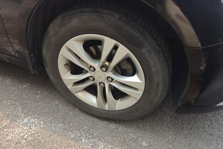 Used Chevrolet Cruze 2015 1.5L Classic SE AT Right Front Wheel Hub
