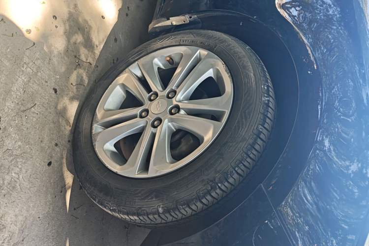 Used Chevrolet Cruze 2015 1.5L Automatic Fashion Navigation Edition Right Front Wheel Hub