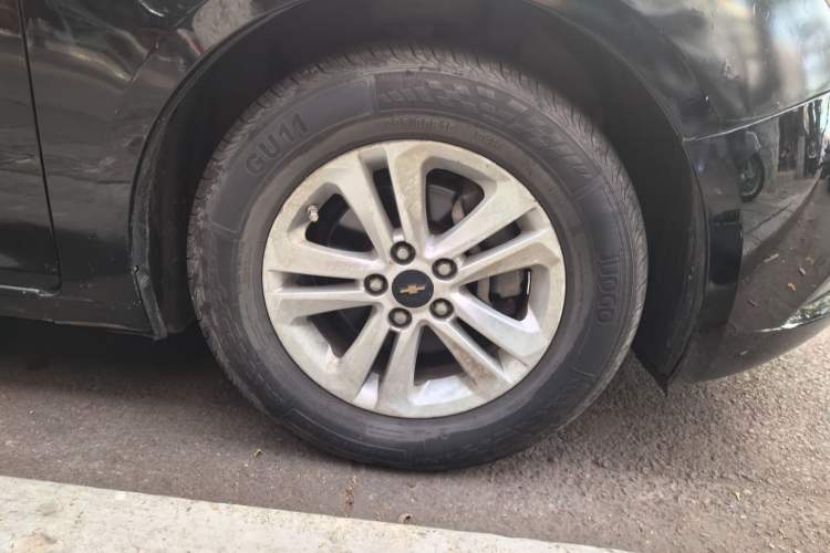 Used Chevrolet Cruze 2015 1.5L Classic SL MT Right Front Wheel Hub