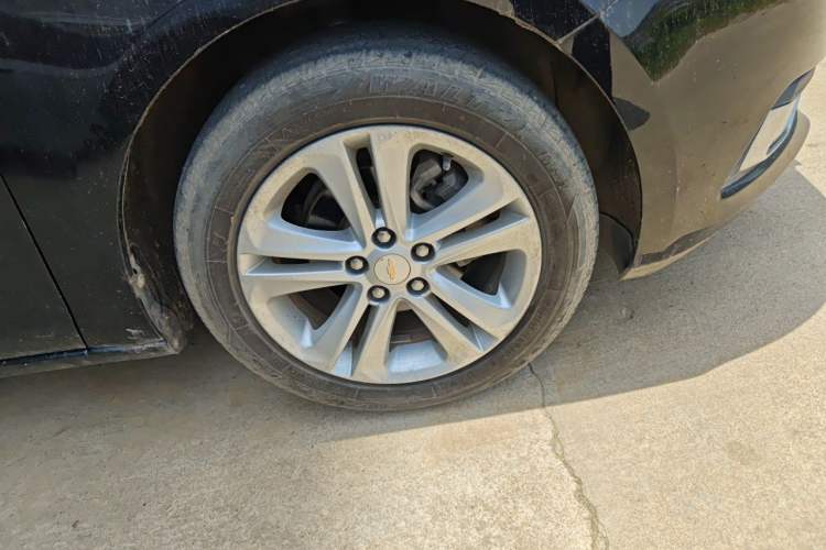 Used Chevrolet Cruze 2015 1.5L Manual Elite Edition Right Front Wheel Hub