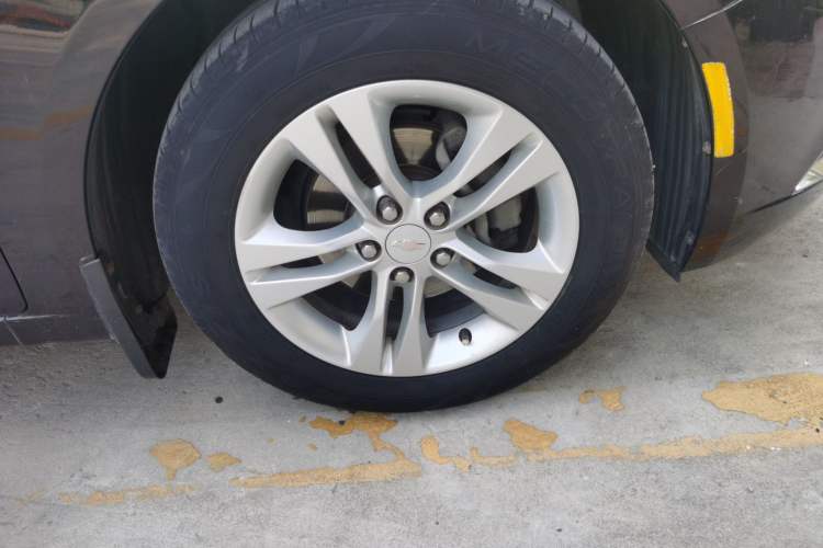 Used Chevrolet Cruze 2015 1.5L Classic SE AT Right Front Wheel Hub