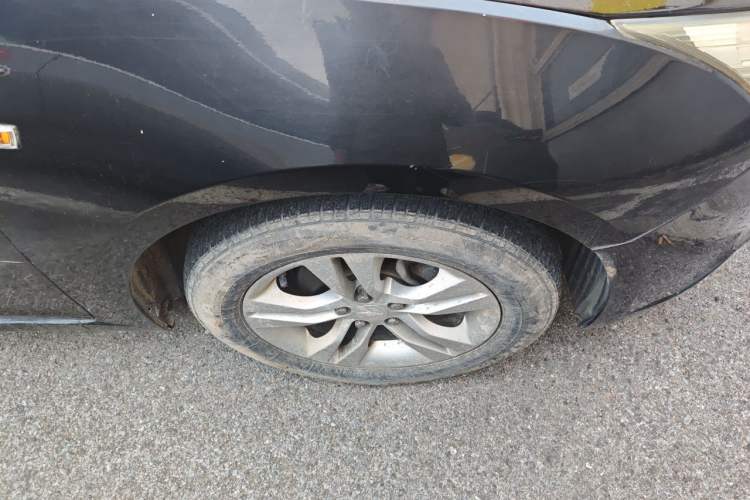 Used Chevrolet Cruze 2015 1.5L Classic SE AT Right Front Wheel Hub