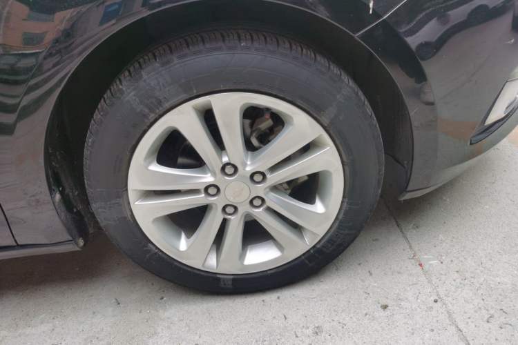 Used Chevrolet Cruze 2015 1.5L Manual Elite Edition Right Front Wheel Hub