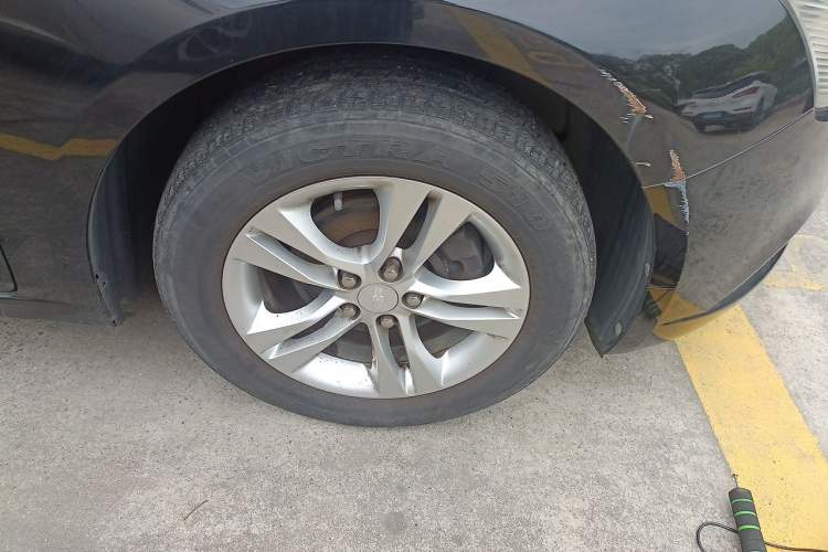 Used Chevrolet Cruze 2015 1.5L Classic SE MT Right Front Wheel Hub
