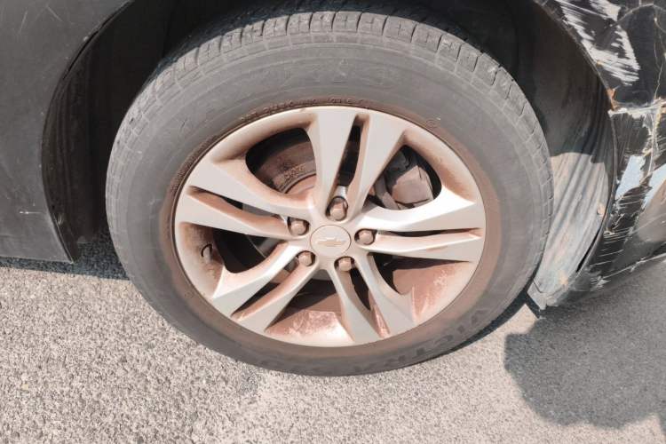 Used Chevrolet Cruze 2015 1.5L Classic SE AT Right Front Wheel Hub