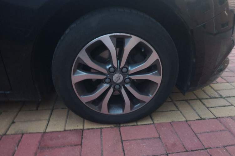 Used Chevrolet Cruze 2015 1.5L Classic SL MT Right Front Wheel Hub