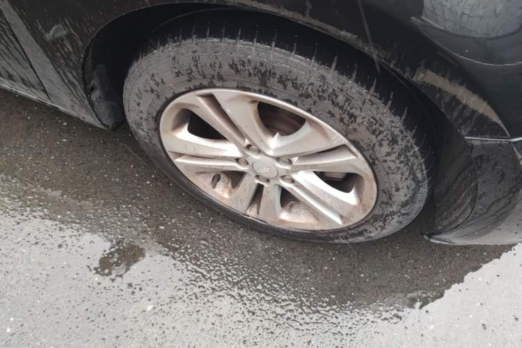 Used Chevrolet Cruze 2015 1.5L Automatic Luxury Edition Right Front Wheel Hub