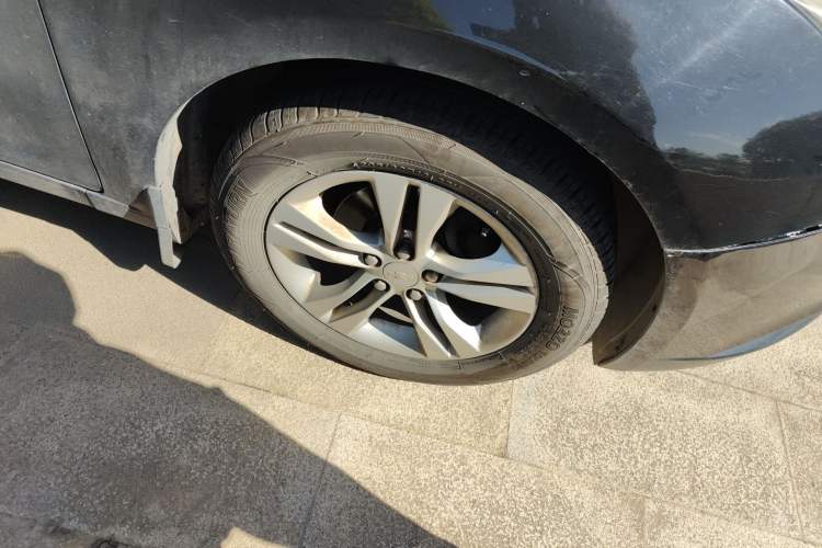 Used Chevrolet Cruze 2015 1.5L Classic SE AT Right Front Wheel Hub